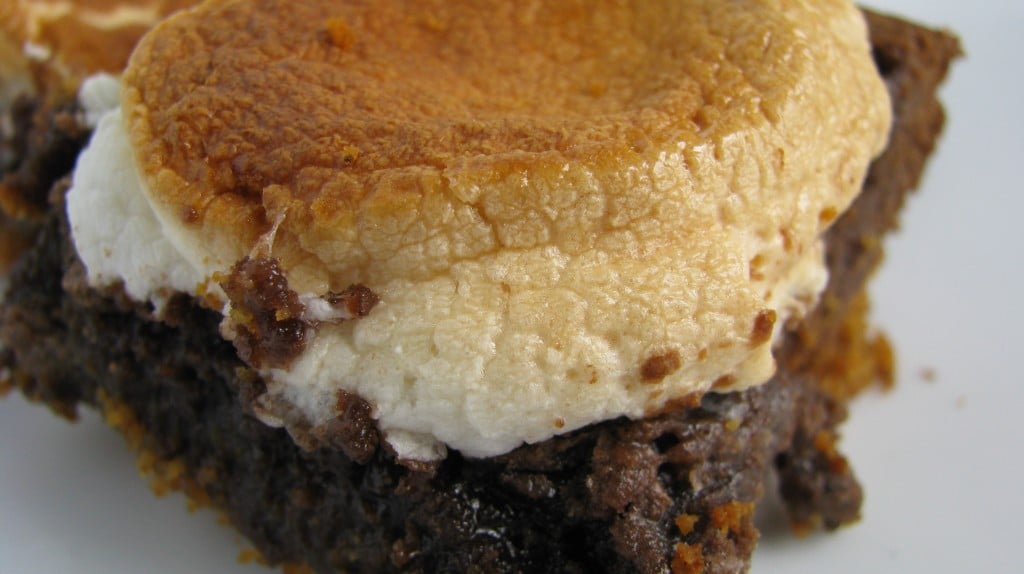 S'mores Brownies I howsweeteats.com S'mores Brownies I howsweeteats.com