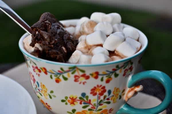 Hot Cocoa Cookies I howsweeteats.com Hot Cocoa Cookies I howsweeteats.com