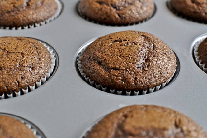 How I Frost My Cupcakes I howsweeteats.com How I Frost My Cupcakes I howsweeteats.com