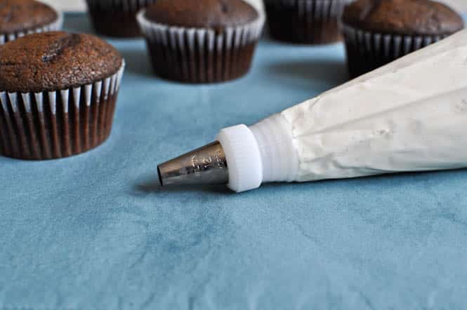 How I Frost My Cupcakes I howsweeteats.com How I Frost My Cupcakes I howsweeteats.com