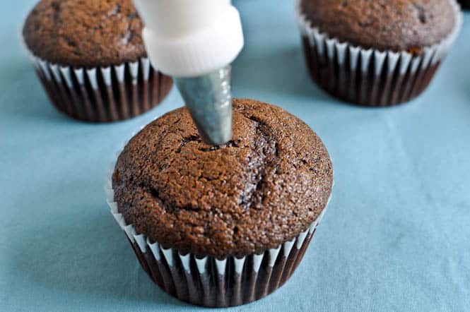 How I Frost My Cupcakes I howsweeteats.com How I Frost My Cupcakes I howsweeteats.com
