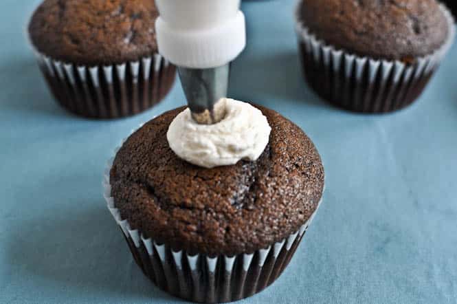 How I Frost My Cupcakes I howsweeteats.com How I Frost My Cupcakes I howsweeteats.com