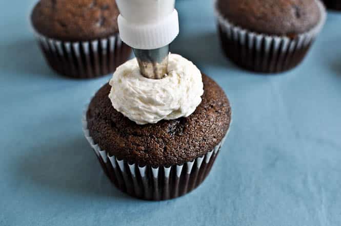 How I Frost My Cupcakes I howsweeteats.com How I Frost My Cupcakes I howsweeteats.com