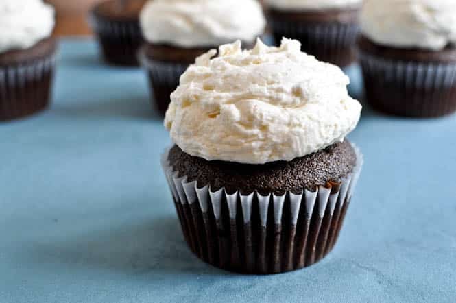 How I Frost My Cupcakes I howsweeteats.com How I Frost My Cupcakes I howsweeteats.com