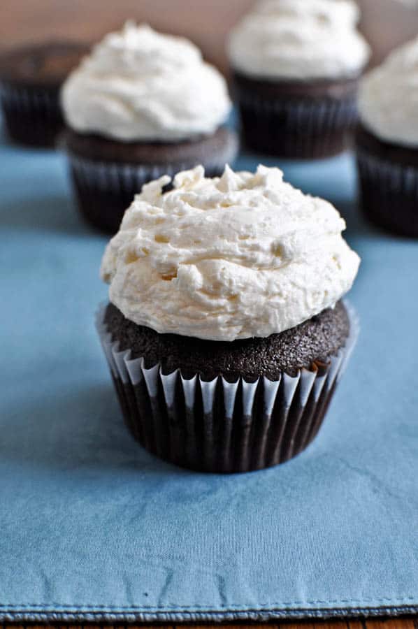 How I Frost My Cupcakes I howsweeteats.com How I Frost My Cupcakes I howsweeteats.com