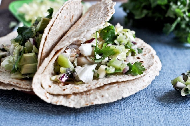 Grilled Coconut Lime Tilapia Tacos with Kiwi Salsa I howsweeteats.com Grilled Coconut Lime Tilapia Tacos with Kiwi Salsa I howsweeteats.com