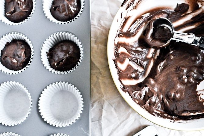Chocolate Lover's Cupcakes I howsweeteats.com Chocolate Lover's Cupcakes I howsweeteats.com