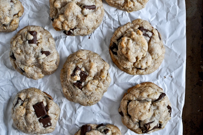 Brown Butter Oatmeal Chunk Cookies I howsweeteats.com Brown Butter Oatmeal Chunk Cookies I howsweeteats.com