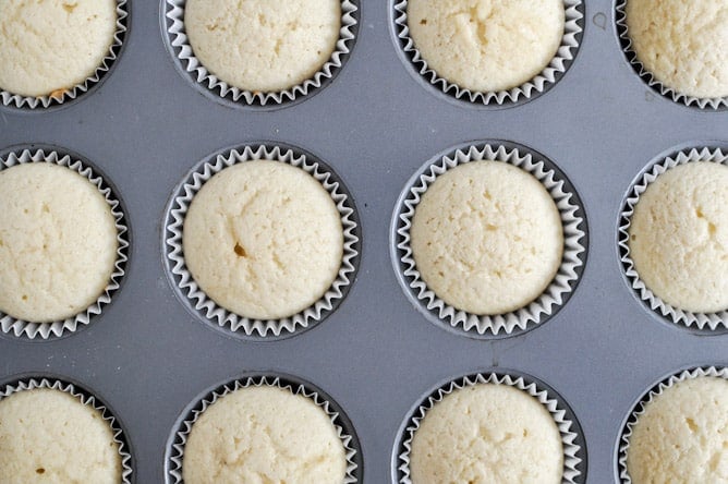 Sugared Toasted Almond Cupcakes with Chocolate Frosting I howsweeteats.com Sugared Toasted Almond Cupcakes with Chocolate Frosting I howsweeteats.com