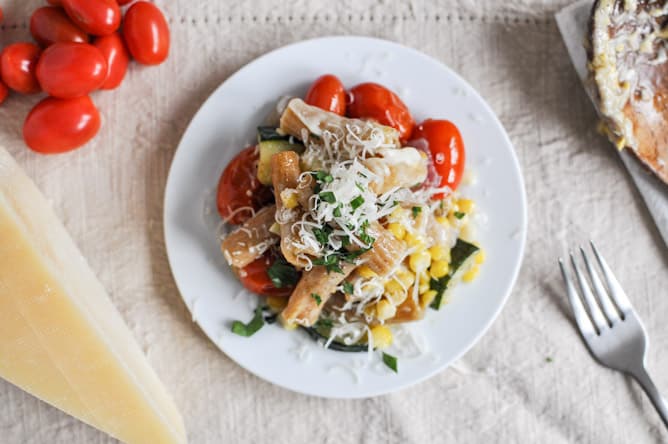 Brown Butter Garden Vegetable Pasta Skillet I howsweeteats.com Brown Butter Garden Vegetable Pasta Skillet I howsweeteats.com