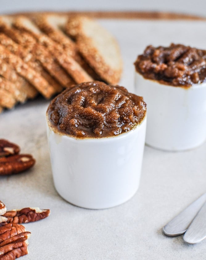 Roasted Pecan Pumpkin Butter I howsweeteats.com Roasted Pecan Pumpkin Butter I howsweeteats.com