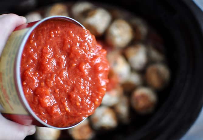Healthy Crockpot Mini Turkey Meatballs I howsweeteats.com Healthy Crockpot Mini Turkey Meatballs I howsweeteats.com