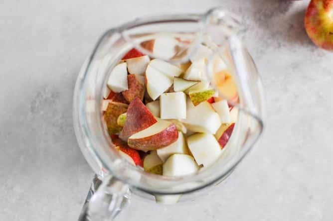 Apple Cider Sangria I howsweeteats.com Apple Cider Sangria I howsweeteats.com