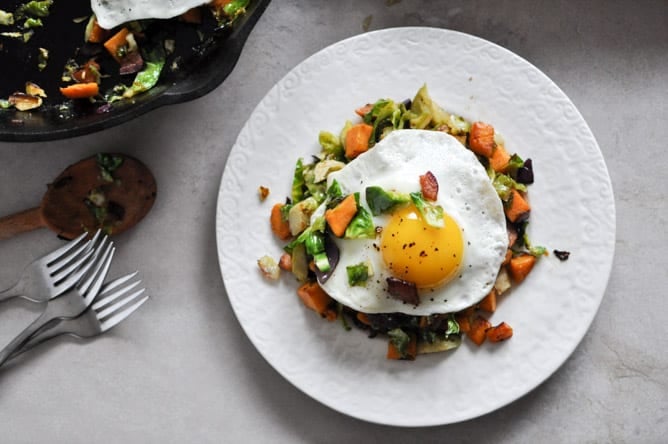Brussels Sprouts Breakfast Hash I howsweeteats.com Brussels Sprouts Breakfast Hash I howsweeteats.com