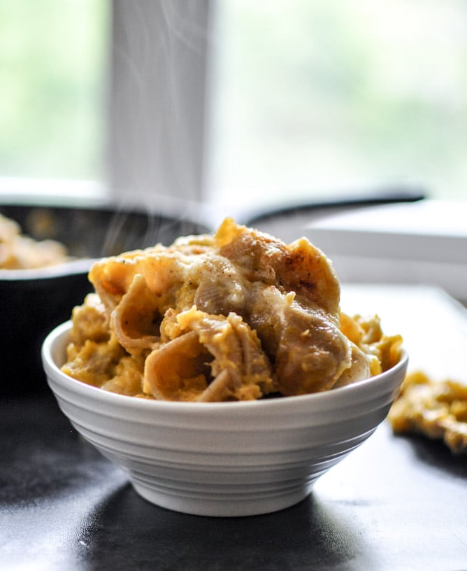 Easy Butternut Skillet Shells & Cheese I howsweeteats.com Easy Butternut Skillet Shells & Cheese I howsweeteats.com