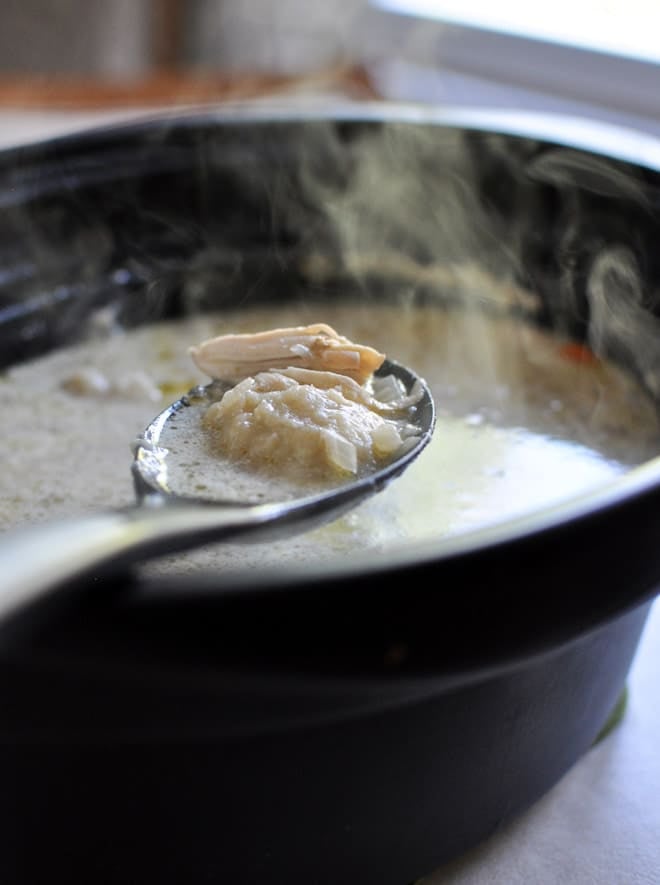 Easy Crockpot Chicken and Dumplings I howsweeteats.com Easy Crockpot Chicken and Dumplings I howsweeteats.com