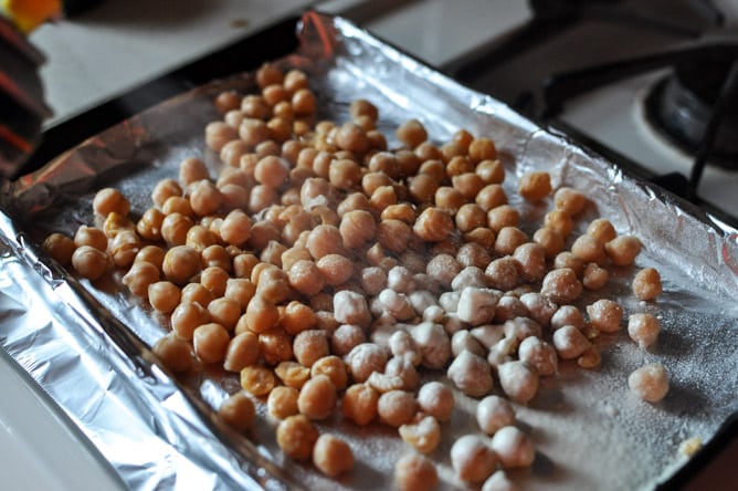 Exactly How To Roast Chickpeas I howsweeteats.com Exactly How To Roast Chickpeas I howsweeteats.com