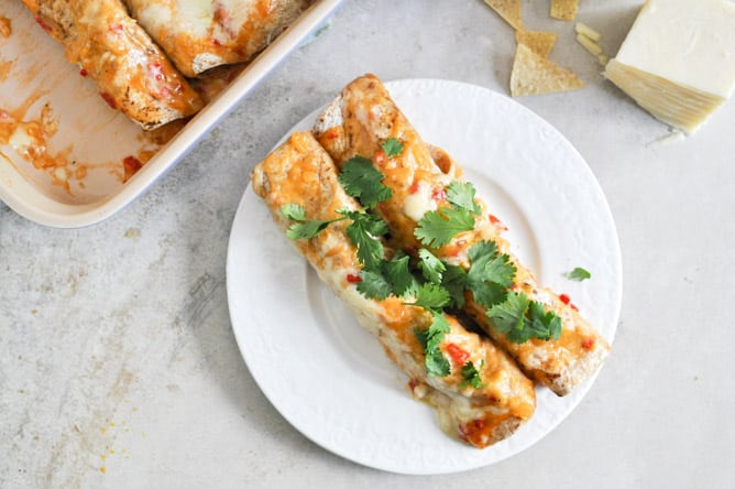 Lightened Up Chicken Enchiladas I howsweeteats.com Lightened Up Chicken Enchiladas I howsweeteats.com