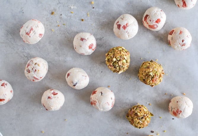 Roasted Red Pepper + Bacon Goat Cheese Truffles I howsweeteats.com Roasted Red Pepper + Bacon Goat Cheese Truffles I howsweeteats.com