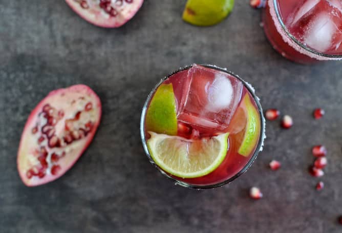 Pomegranate Margaritas I howsweeteats.com Pomegranate Margaritas I howsweeteats.com