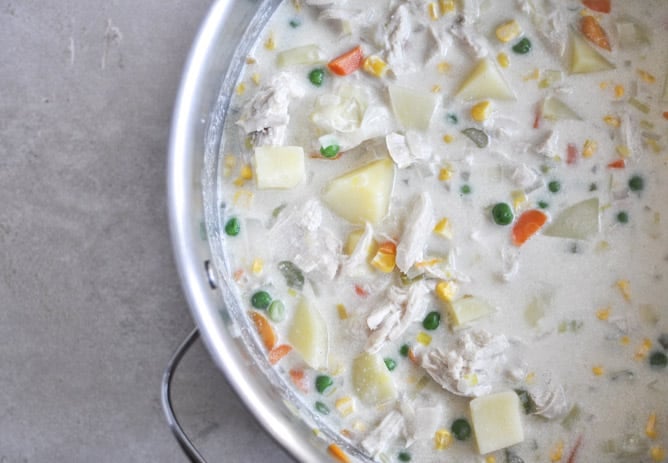 Chicken Pot Pie Soup I howsweeteats.com Chicken Pot Pie Soup I howsweeteats.com