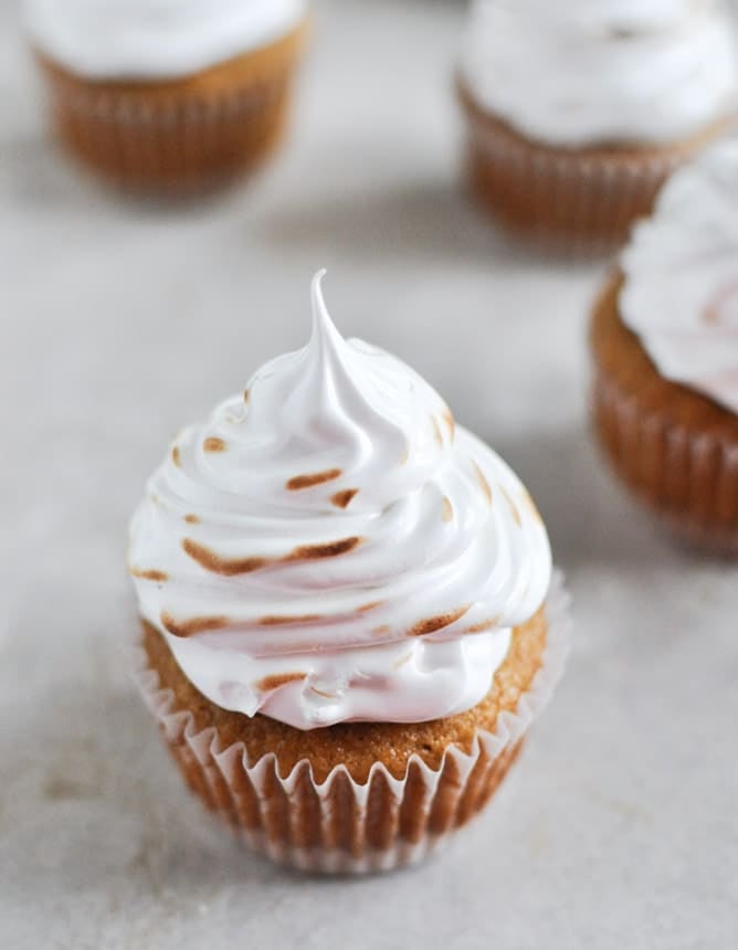 Pumpkin S'mores Cupcakes I howsweeteats.com Pumpkin S'mores Cupcakes I howsweeteats.com