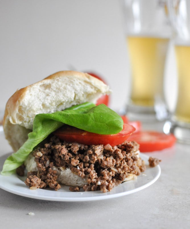 Crockpot Cheeseburgers I howsweeteats.com Crockpot Cheeseburgers I howsweeteats.com