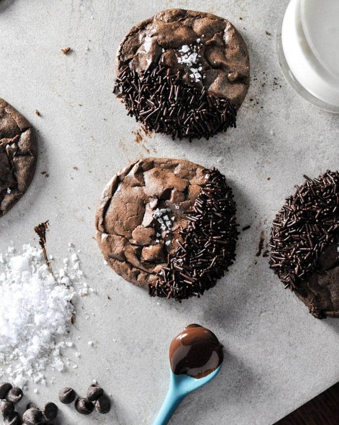 Salted Dark Chocolate Truffle Cookies I howsweeteats.com Salted Dark Chocolate Truffle Cookies I howsweeteats.com