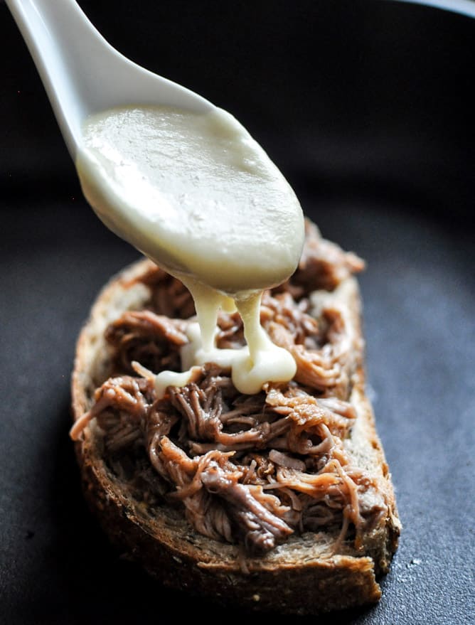Crockpot Pulled Pork + Beer Cheese Grilled Cheese Sandwiches I howsweeteats.com Crockpot Pulled Pork + Beer Cheese Grilled Cheese Sandwiches I howsweeteats.com
