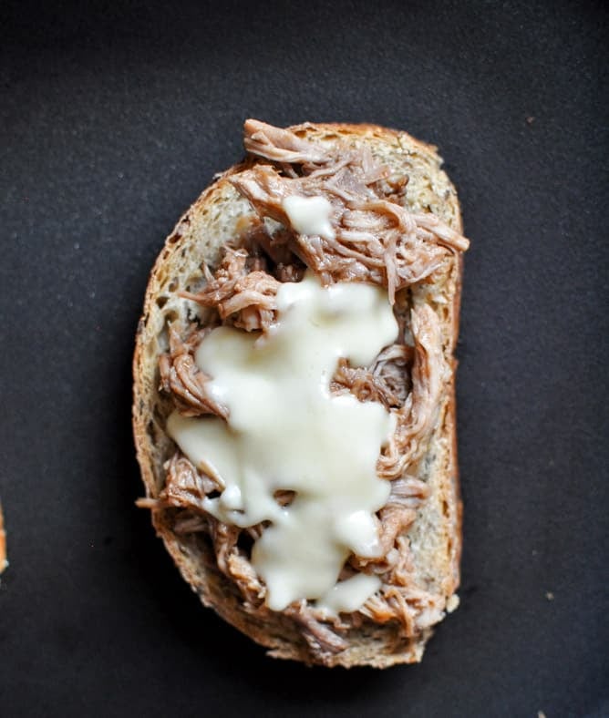 Crockpot Pulled Pork + Beer Cheese Grilled Cheese Sandwiches I howsweeteats.com Crockpot Pulled Pork + Beer Cheese Grilled Cheese Sandwiches I howsweeteats.com