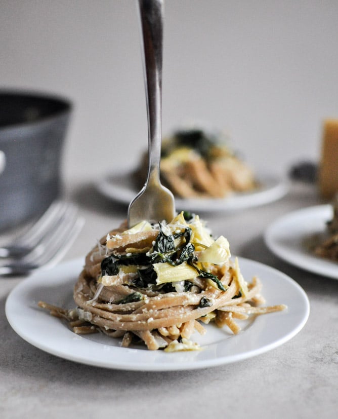 Spinach and Artichoke Linguine I howsweeteats.com Spinach and Artichoke Linguine I howsweeteats.com