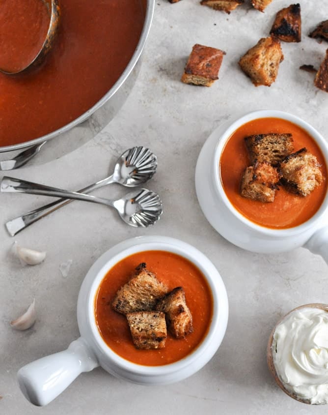 Creamy Tomato Soup with Brown Butter Garlic Croutons I howsweeteats.com Creamy Tomato Soup with Brown Butter Garlic Croutons I howsweeteats.com
