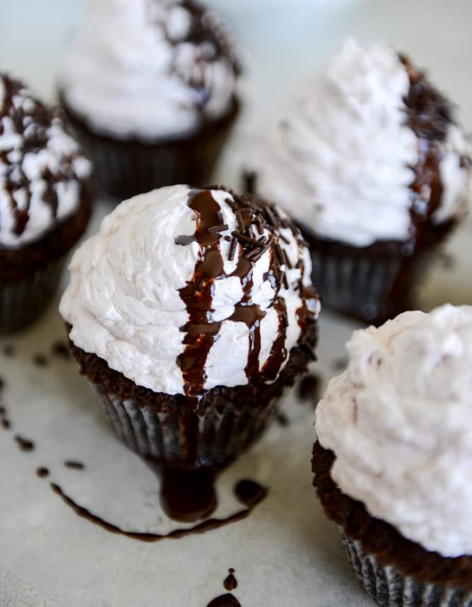Dark Chocolate Fudge Merlot Cupcakes I howsweeteats.com Dark Chocolate Fudge Merlot Cupcakes I howsweeteats.com