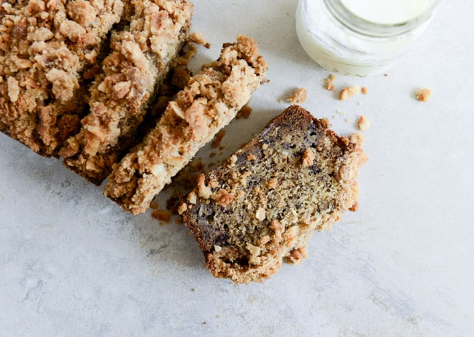 Whole Wheat Banana Bread with Coconut Cinnamon Streusel I howsweeteats.com Whole Wheat Banana Bread with Coconut Cinnamon Streusel I howsweeteats.com