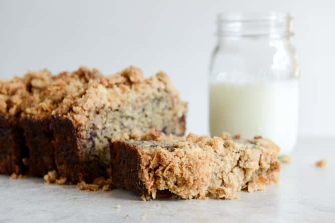 Whole Wheat Banana Bread with Coconut Cinnamon Streusel I howsweeteats.com Whole Wheat Banana Bread with Coconut Cinnamon Streusel I howsweeteats.com