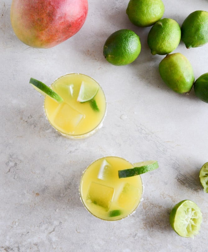 Mango Jalapeño Margaritas I howsweeteats.com Mango Jalapeño Margaritas I howsweeteats.com