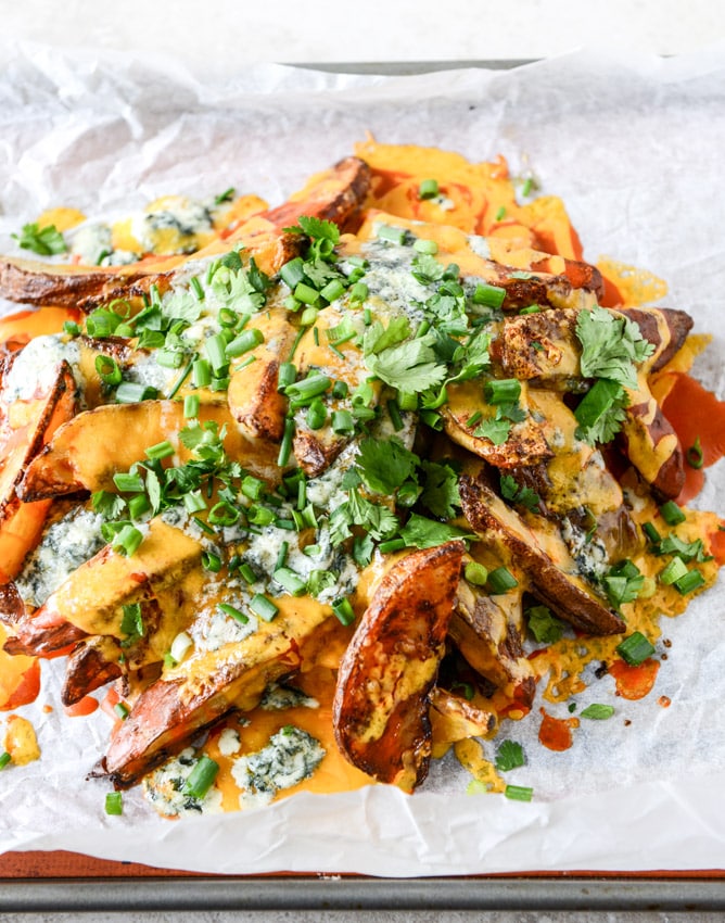 Crispy Buffalo Oven Fries I howsweeteats.com Crispy Buffalo Oven Fries I howsweeteats.com