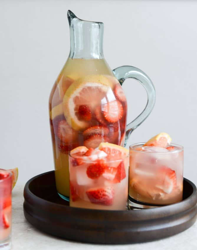 Sparkling Grapefruit Sangria I howsweeteats.com Sparkling Grapefruit Sangria I howsweeteats.com