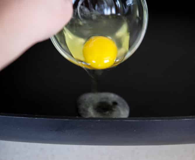 How I Cook My Sunny Side Up Eggs So They Look Cute In Food Photos I howsweeteats.com How I Cook My Sunny Side Up Eggs So They Look Cute In Food Photos I howsweeteats.com