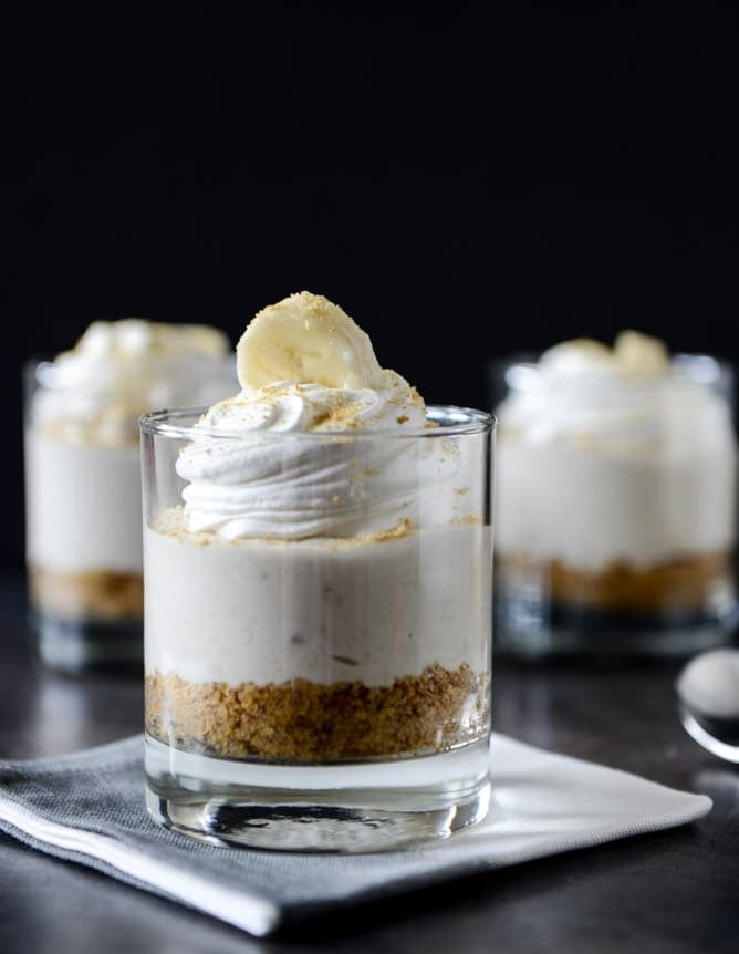 No-Bake Banana Cream Cheesecakes I howsweeteats.com No-Bake Banana Cream Cheesecakes I howsweeteats.com