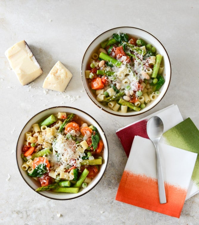 Easy Springtime Crockpot Minestrone I howsweeteats.com Easy Springtime Crockpot Minestrone I howsweeteats.com