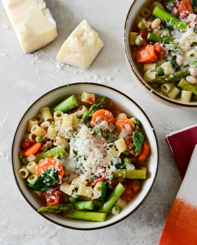 Easy Springtime Crockpot Minestrone I howsweeteats.com Easy Springtime Crockpot Minestrone I howsweeteats.com