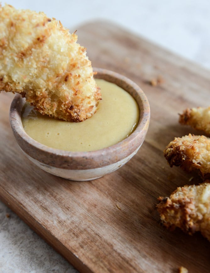 Crunchy Coconut Chicken Fingers with Peach Honey Mustard I howsweeteats.com Crunchy Coconut Chicken Fingers with Peach Honey Mustard I howsweeteats.com