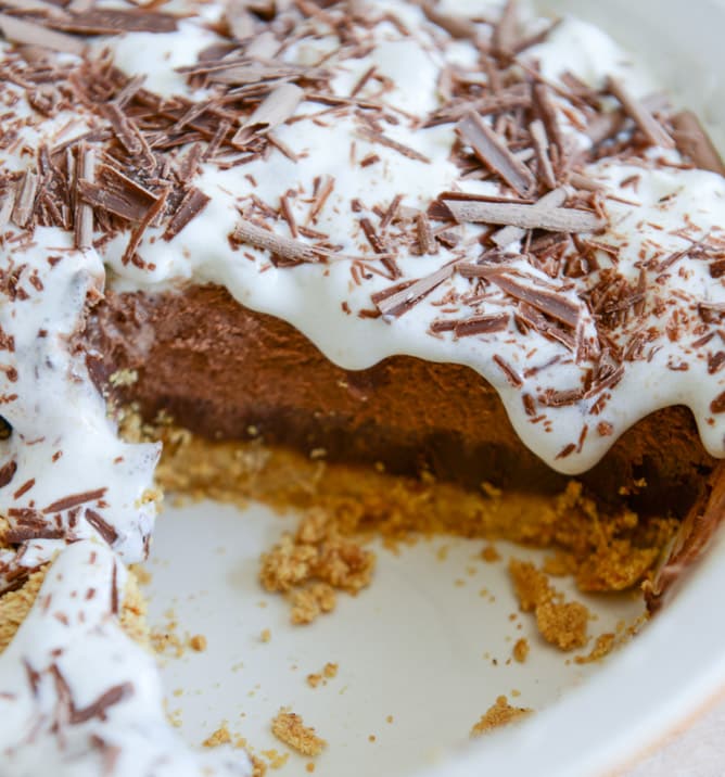 Chocolate Peanut Butter Truffle Pie I howsweeteats.com Chocolate Peanut Butter Truffle Pie I howsweeteats.com