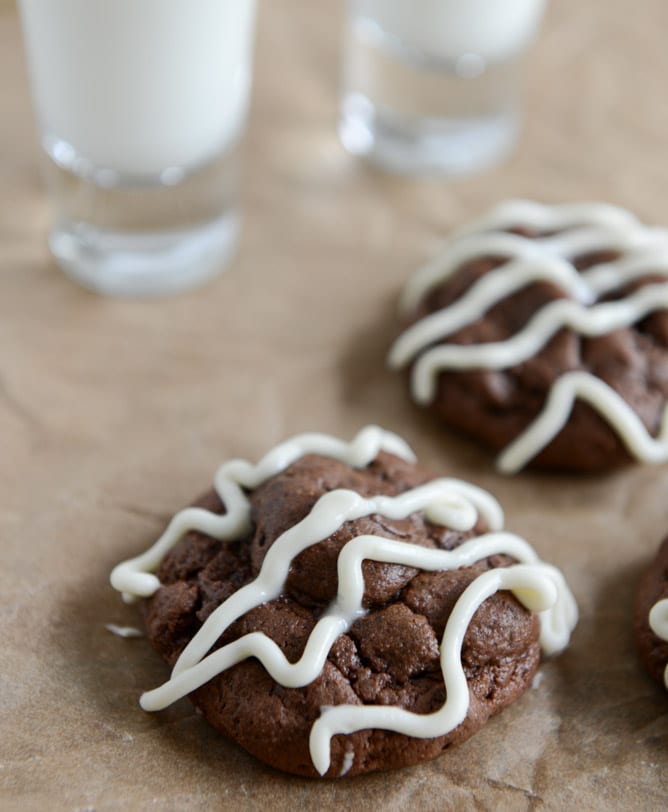 Double Chocolate Cheesecake Cookies I howsweeteats.com Double Chocolate Cheesecake Cookies I howsweeteats.com