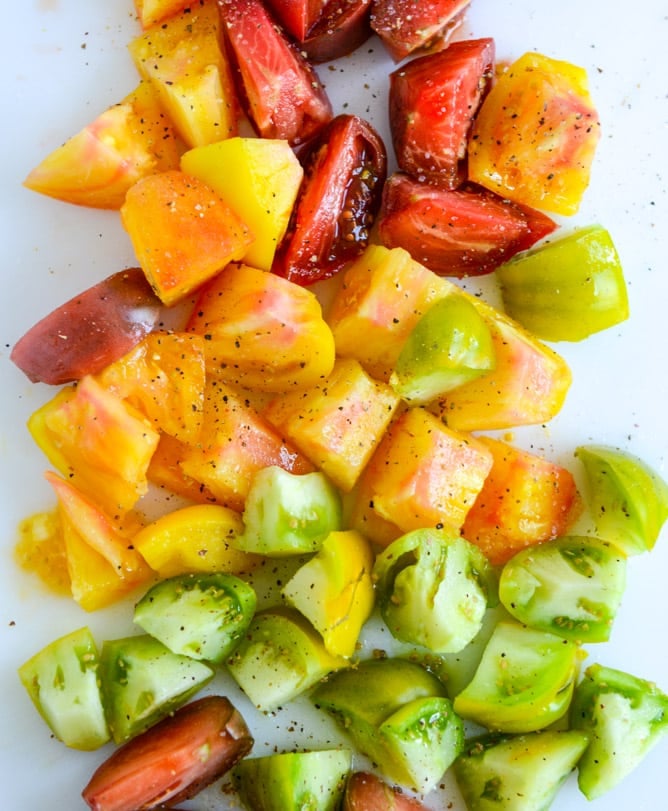Smoky Heirloom Tomato and Grilled Peach Pasta Salad with Basil Vinaigrette I howsweeteats.com Smoky Heirloom Tomato and Grilled Peach Pasta Salad with Basil Vinaigrette I howsweeteats.com