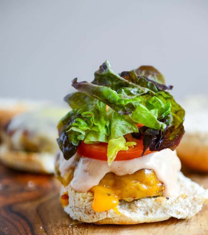 Roasted Jalapeño Cheddar Turkey Burgers with BBQ Aioli I howsweeteats.com Roasted Jalapeño Cheddar Turkey Burgers with BBQ Aioli I howsweeteats.com