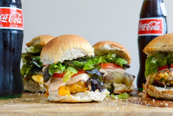 Roasted Jalapeño Cheddar Turkey Burgers with BBQ Aioli I howsweeteats.com Roasted Jalapeño Cheddar Turkey Burgers with BBQ Aioli I howsweeteats.com