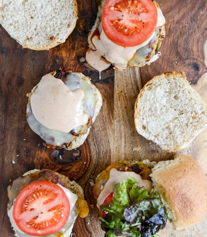 Roasted Jalapeño Cheddar Turkey Burgers with BBQ Aioli I howsweeteats.com Roasted Jalapeño Cheddar Turkey Burgers with BBQ Aioli I howsweeteats.com