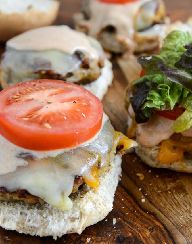Roasted Jalapeño Cheddar Turkey Burgers with BBQ Aioli I howsweeteats.com Roasted Jalapeño Cheddar Turkey Burgers with BBQ Aioli I howsweeteats.com
